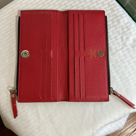 Authentic Louis Vuitton wallet - Picture 5 of 7